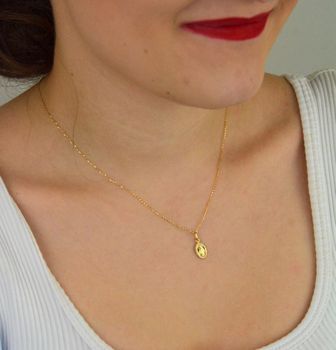 Zawieszka złota damska ZA 1533S 585 – owalny medalik Matka Boska Niepokalana. Wymiary 1,6 cm x 0,7 cm, waga 0,51 g. Subtelny i elegancki dodatek, idealny na prezent (4).JPG